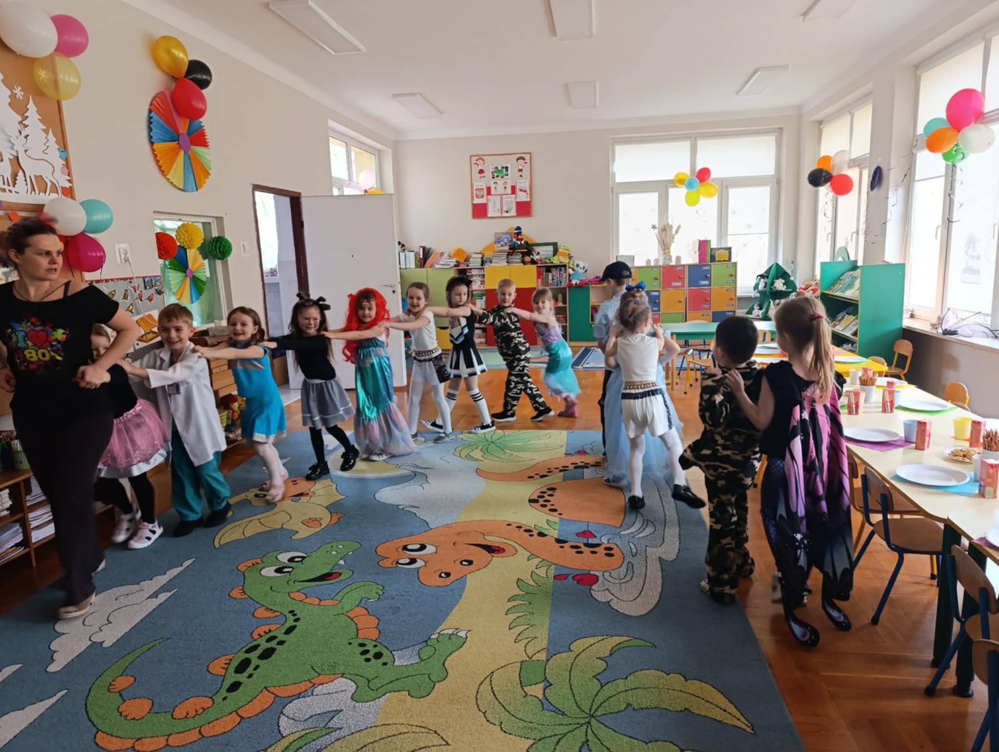 Bal karnawałowy dzieci w&nbsp;przedszkolu 