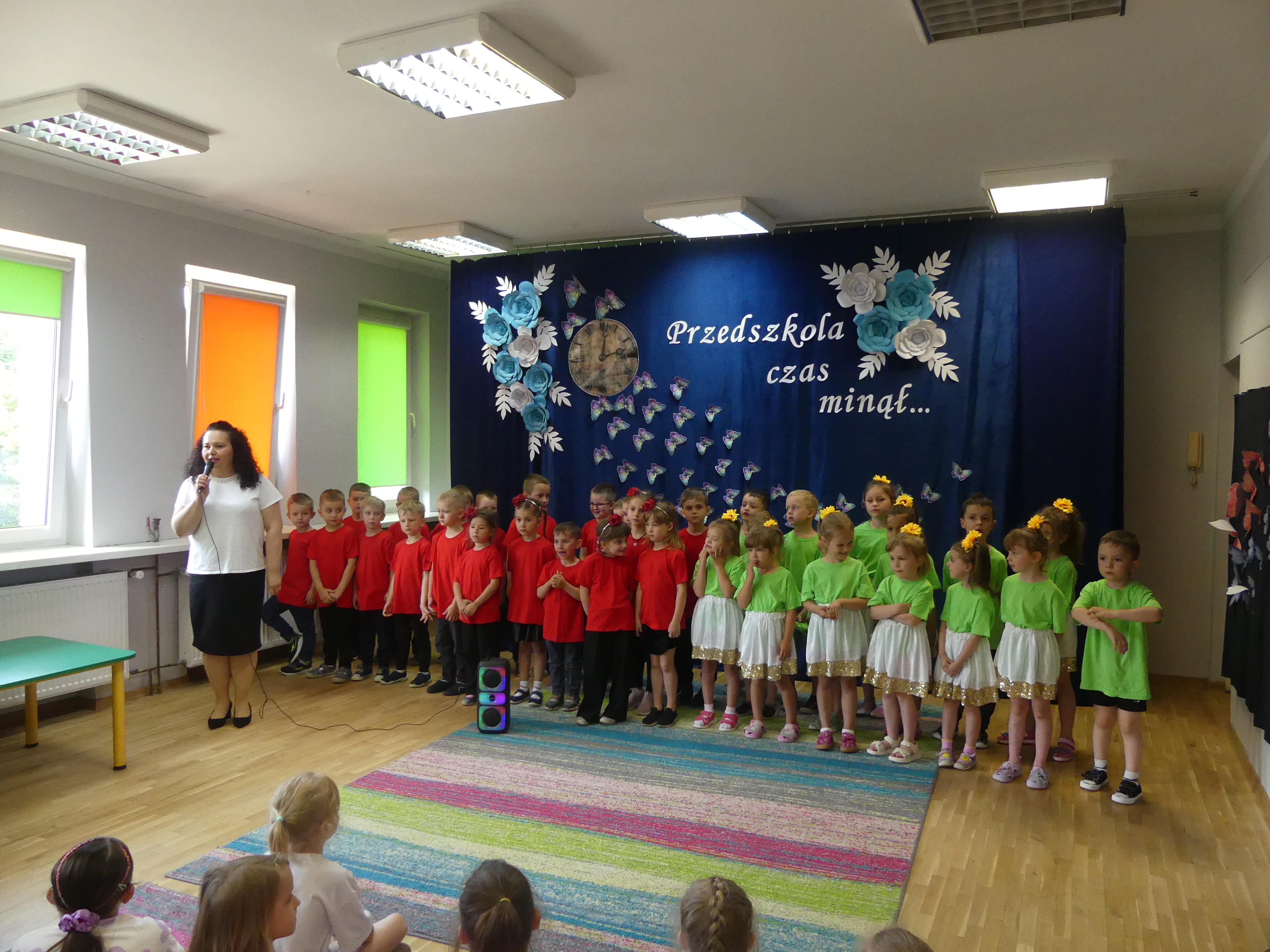https://przedszkola.polaniec.pl/galeria/uroczyste-pozegnanie-6-latkow-przez-5-latki-.html