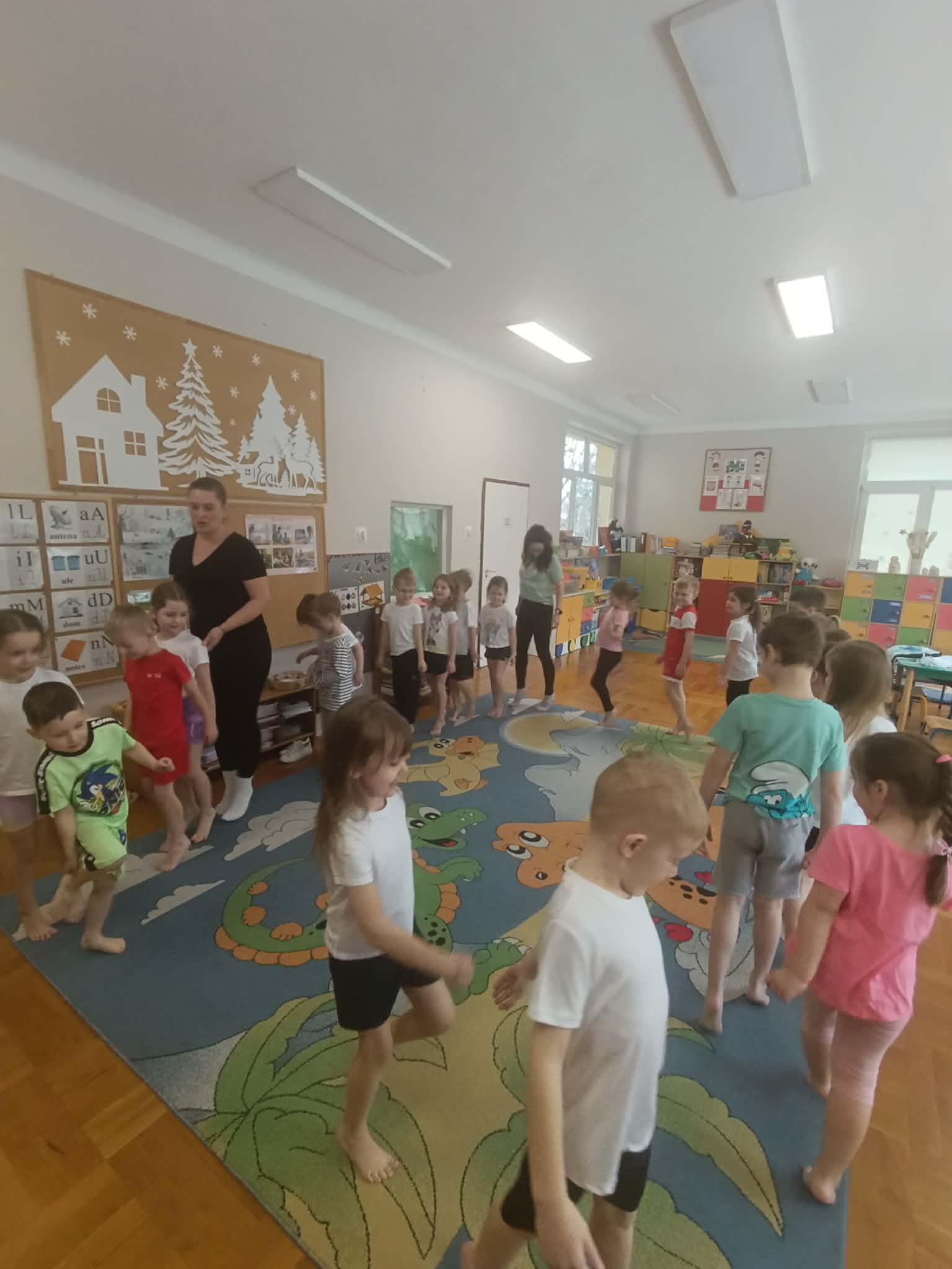 zajęcia dzieci z&nbsp;fizjoterapeutą