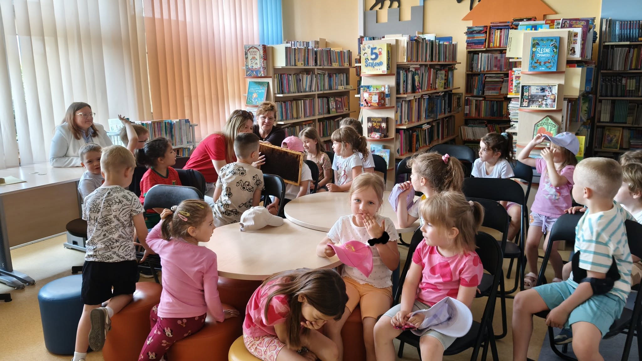 Wizyta dzieci w&nbsp;bibliotece