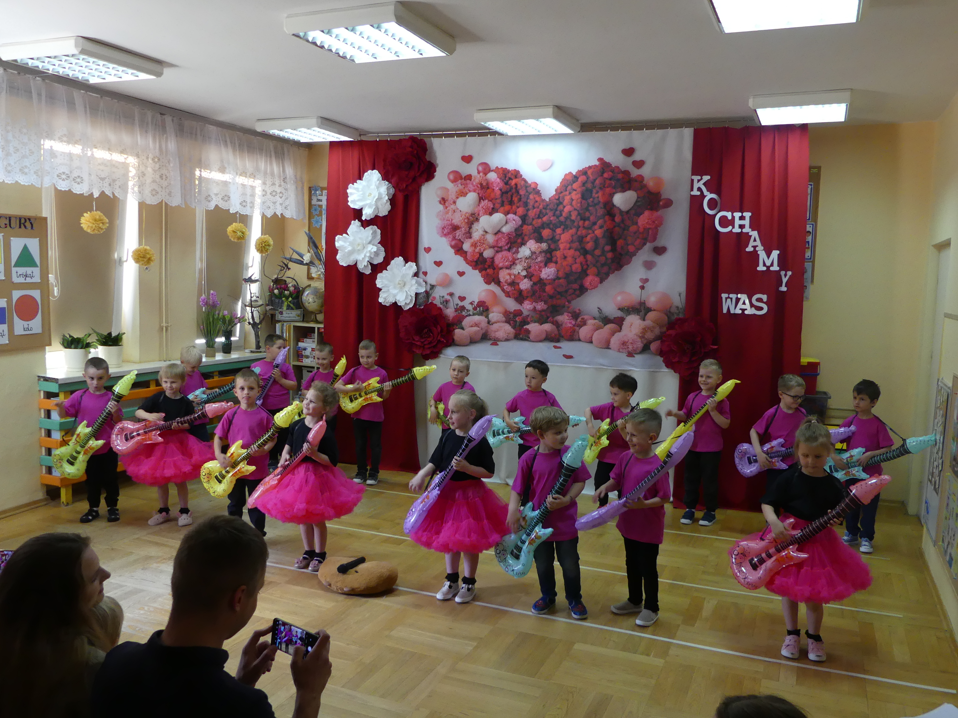 Dzień Mamy i&nbsp;taty  przedszkolu 