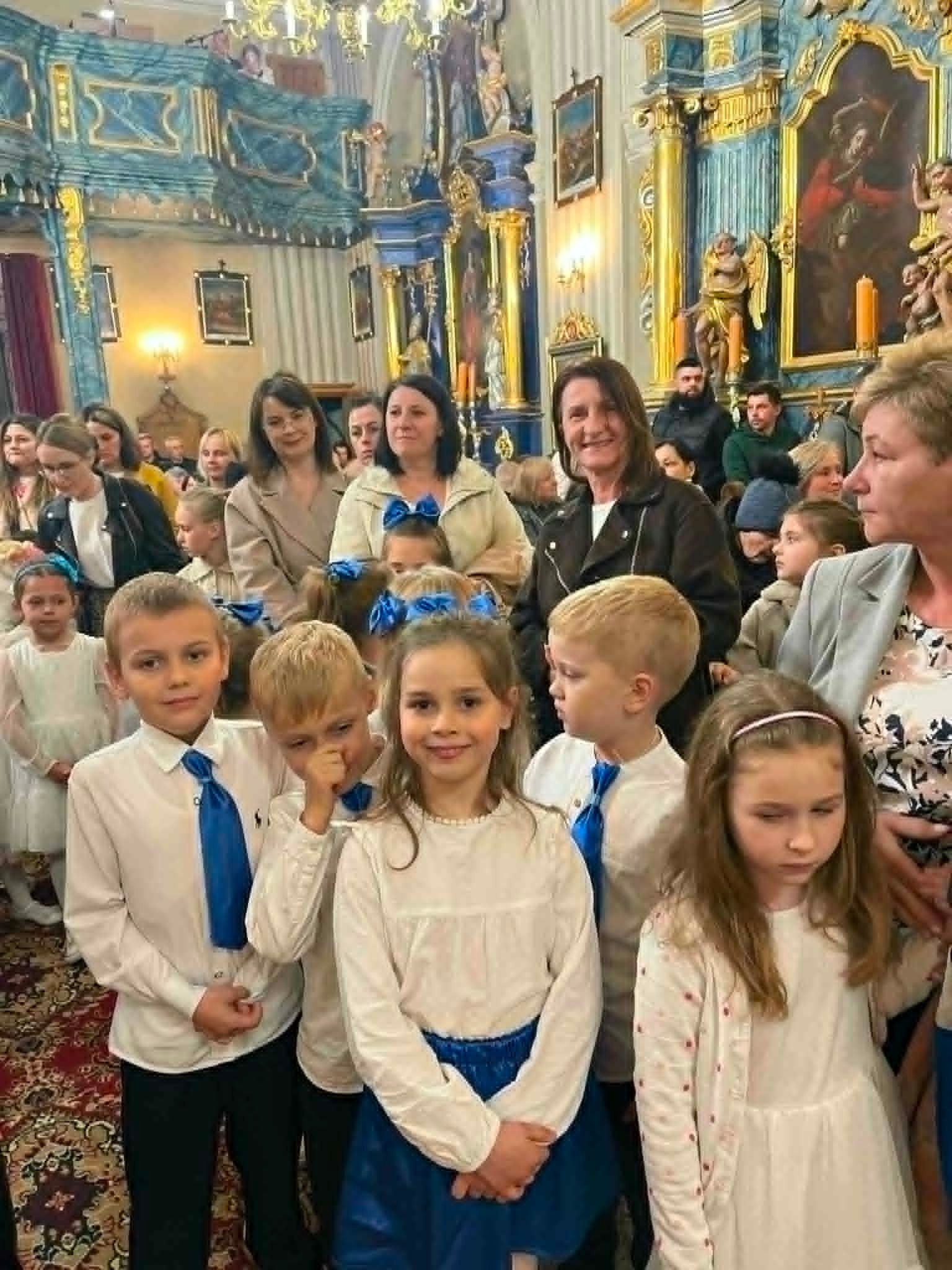 Dzieci na&nbsp;konkursie piosenki w&nbsp;Bogorii