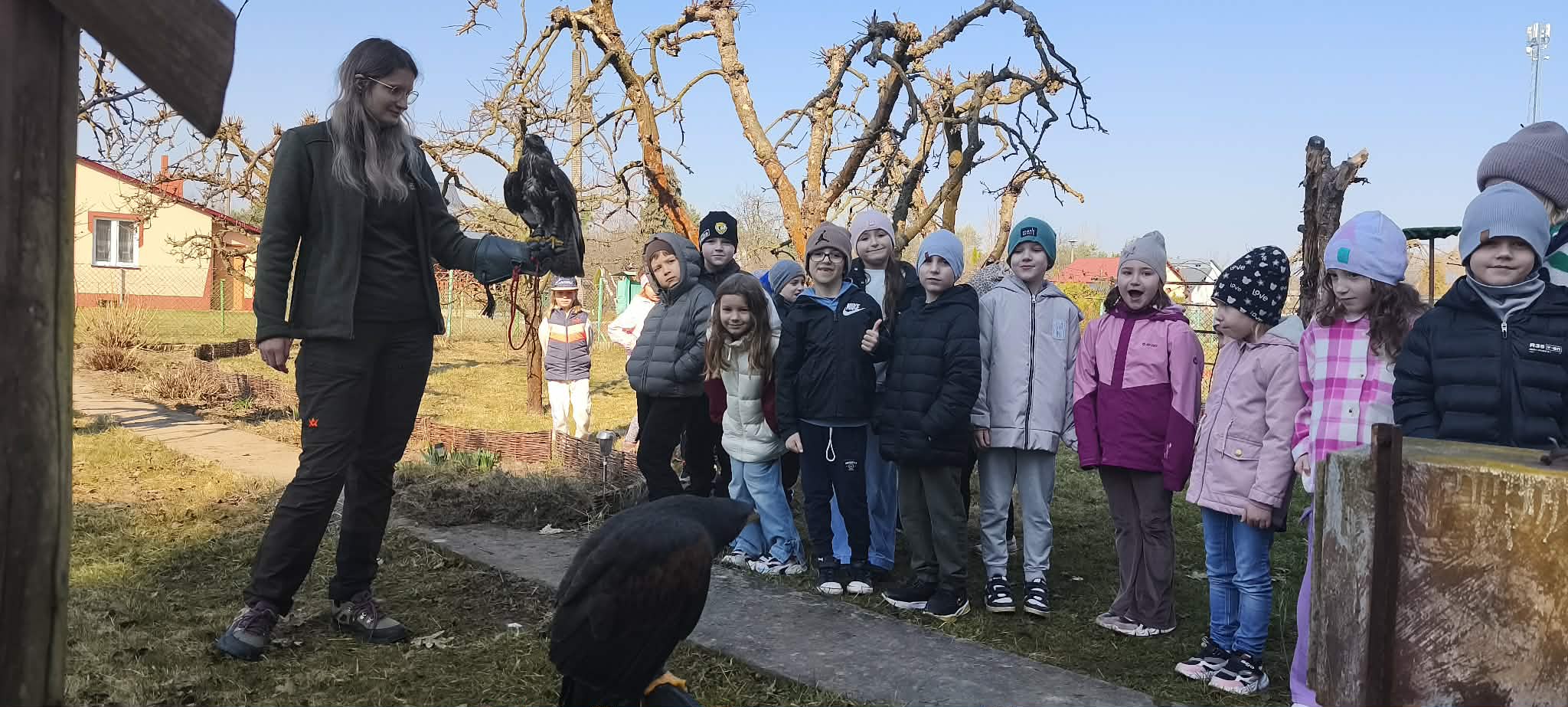 Wizyta przedszkolaków u sokołów