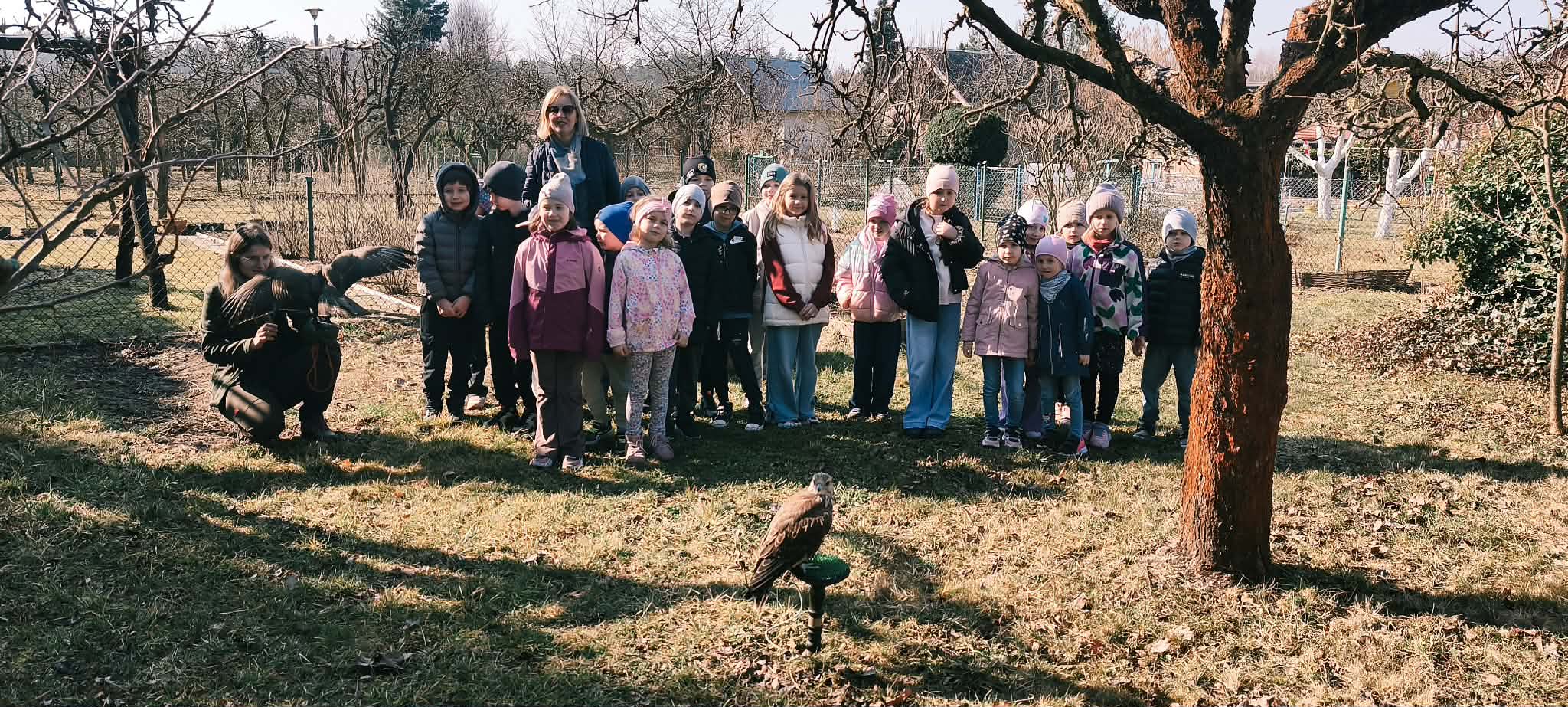 Wizyta przedszkolaków u sokołów