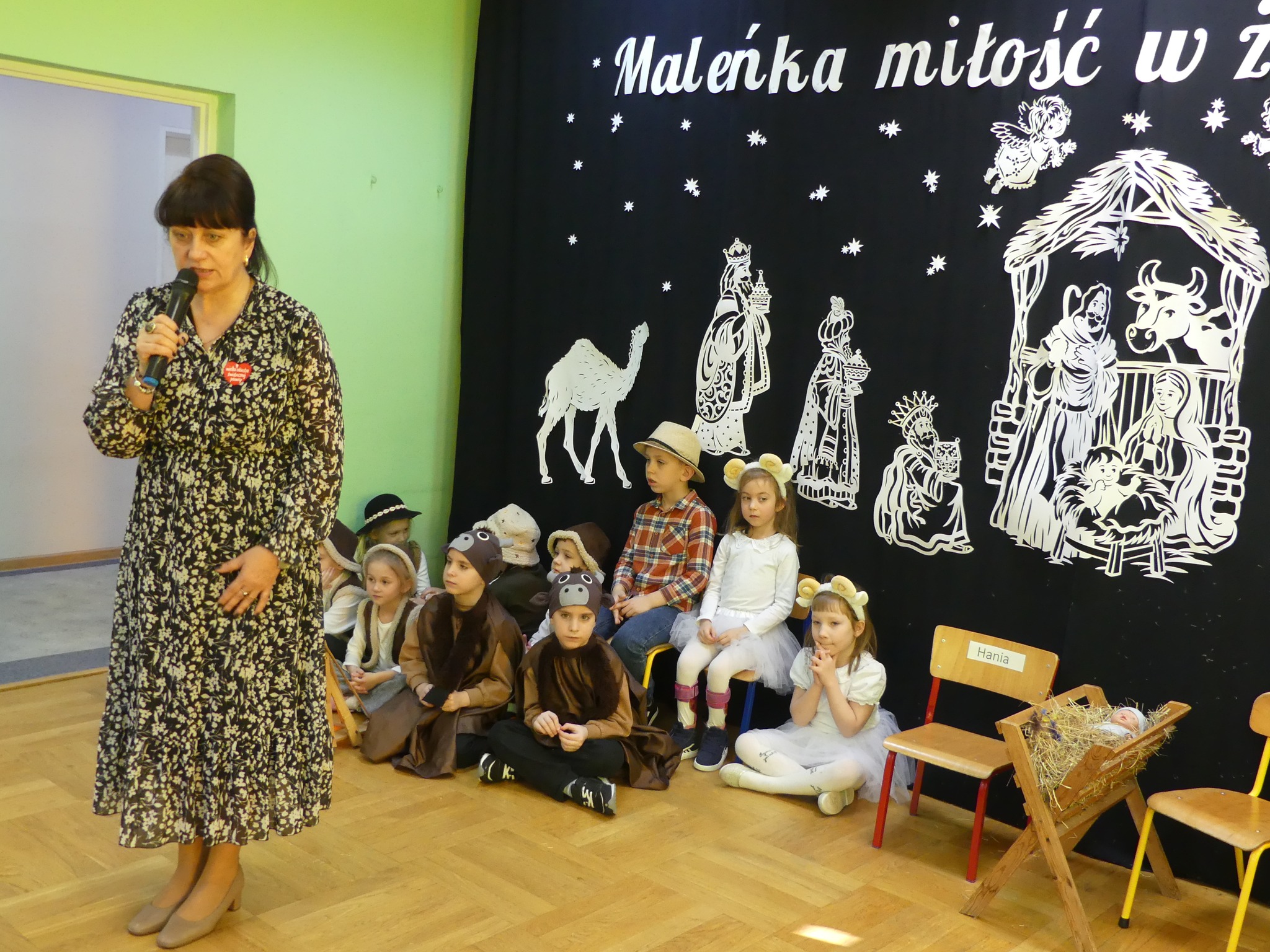 Dzieci podczas występ&oacute;w Jasełka 