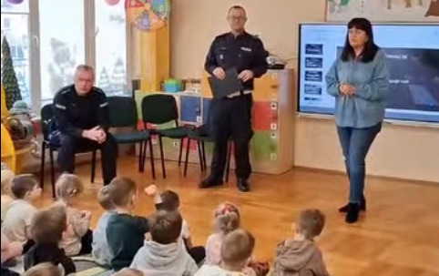 Zdjęcie do Trwa kampania społeczna pn. &ldquo;BEZPIECZNA GMINA POŁANIEC - NA DRODZE, ŚCIEŻCE I HULAJNODZE" w połanieckich plac&oacute;wkach przedszkolnych