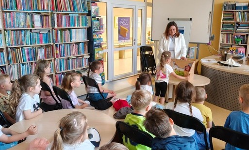 Wizyta dzieci w bibliotece