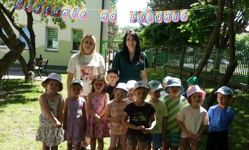 Czytanie na polanie dla dzieci