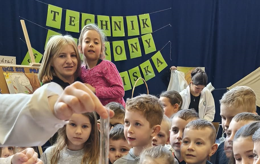 Zdjęcie do Wizyta w Zespole Szk&oacute;ł im. Oddziału Partyzanckiego AK &bdquo;Jędrusie&rdquo;