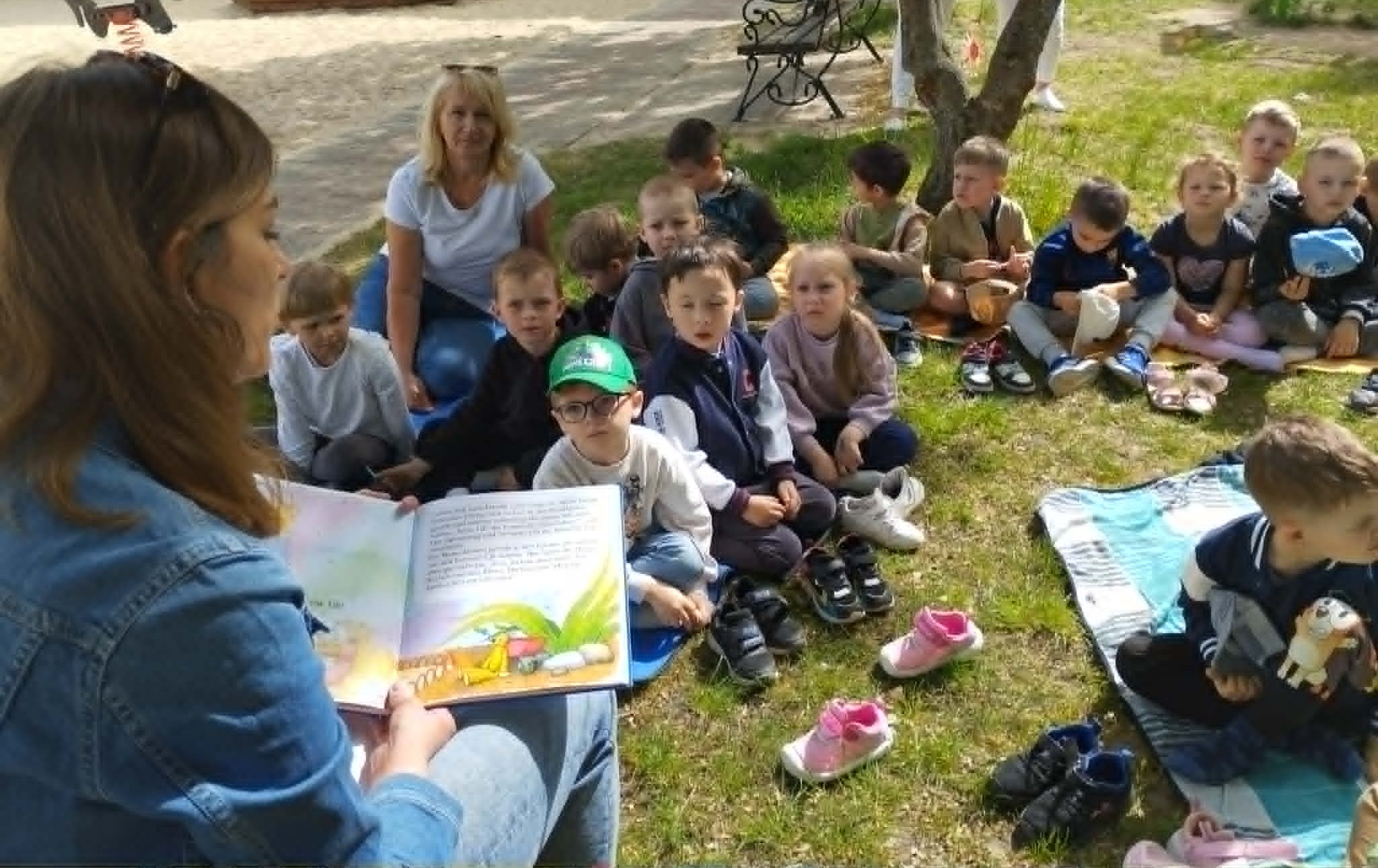 Zdjęcie do &bdquo;Czytanie na polanie&rdquo;